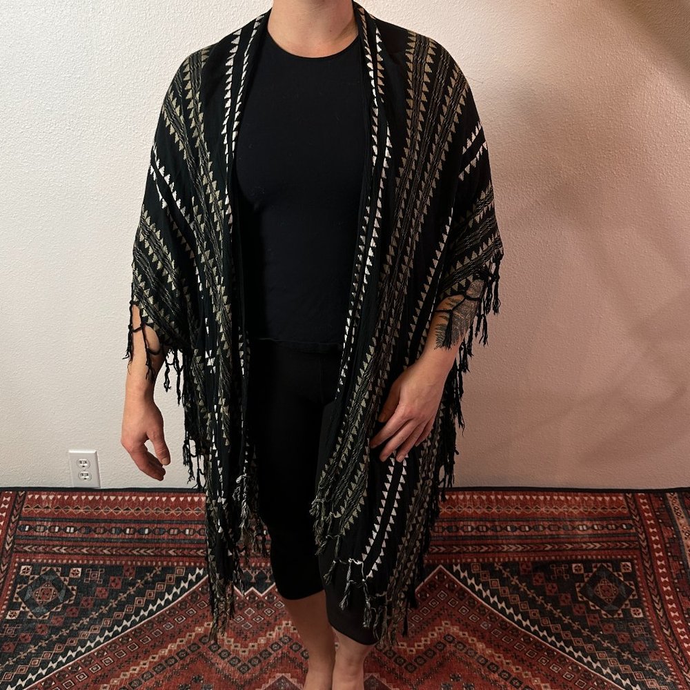 Vince Camuto Kimono Black One Size Tribal Aztec Fringe Shawl Duster Swim Cover